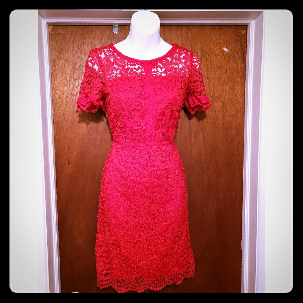 Elle red dress